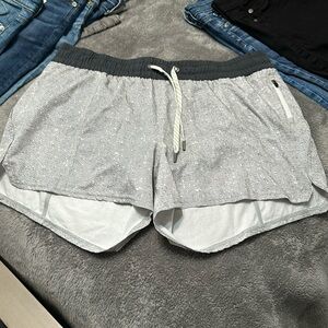 Vuori shorts XL gently used